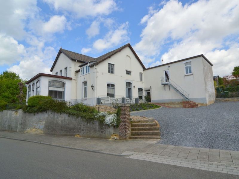 Beautifully Decorated and Spacious Apartment in the Heart of South Limburg, Schin op Geul, Netherlands