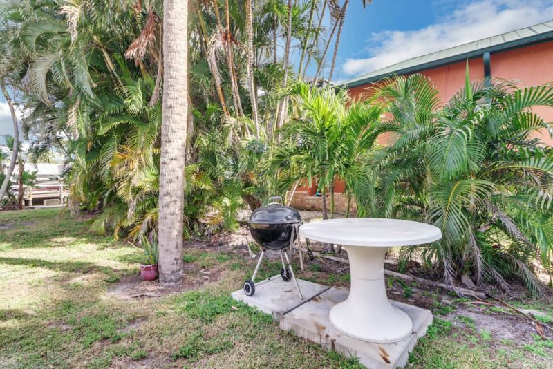4836/4838 Esplanade St B-pool