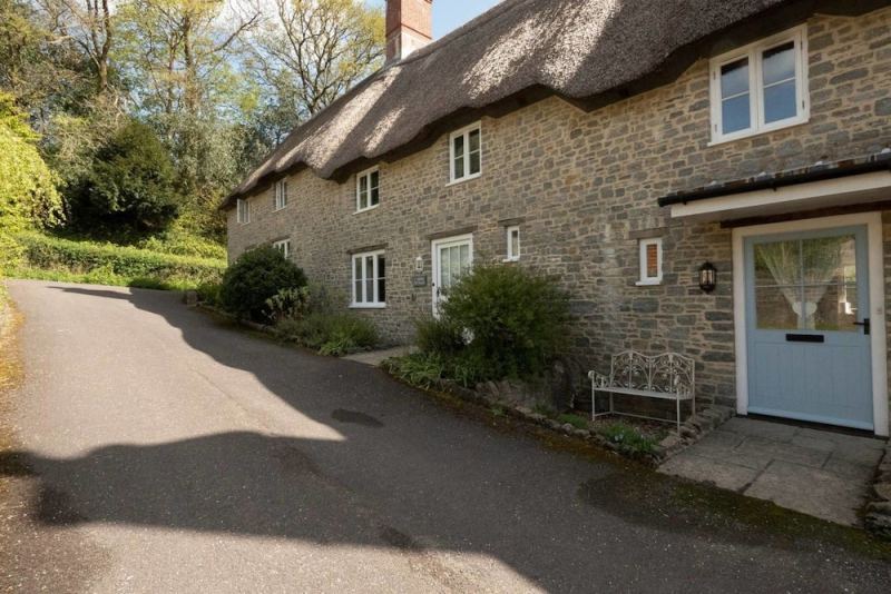 Thatched Cottage West Dorset, Maiden Newton, United Kingdom