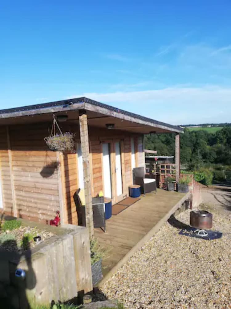 Peaceful Cabin in Skegby -sleeps2- Firer Pit, Sutton-in-Ashfield, United Kingdom