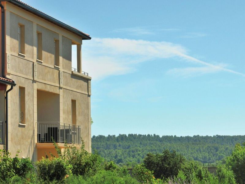 Cozy Apartment With Dishwasher and Near Canal du Midi, Azille, France