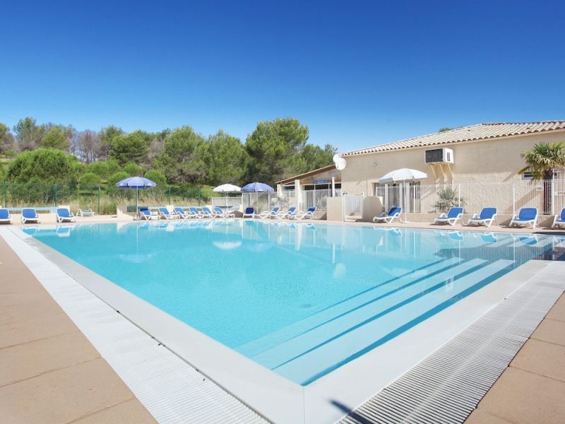 Cozy Chalet With Covered Terrace in Green Surroundings, Carnoux-en-Provence, France