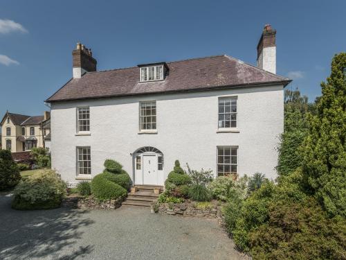 The Old Schoolhouse and Cottage, Bishop's Castle, United Kingdom