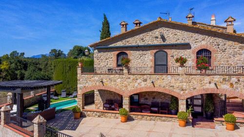 Cal Bisbe, Darnius, Spain