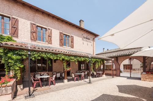 Logis Hotel Le Relais Des Dix Crus, Corcelles En Beaujolais, France