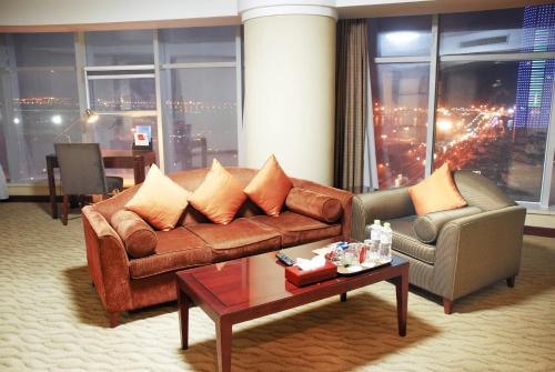 Rizhao Junlin Tianxia Hotel