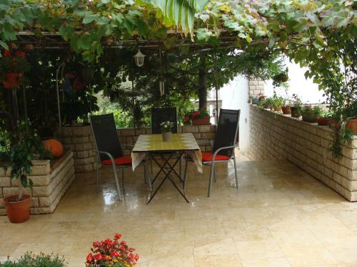 Apartment Boris, Brovigne, Croatia