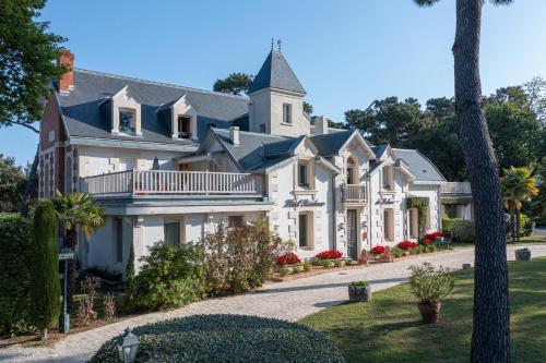Hotel The Originals Résidence de Rohan, Vaux-Sur-Mer, France
