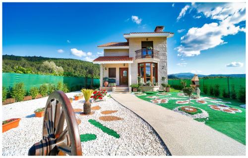 Casa Victoria garden con Jacuzzi y piscina, Caldas De Reis, Spain
