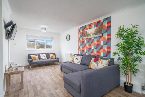 Skyvillion STEVENAGE Amazing 3Bed House Garden Free Off Street Parking for 2 Cars WiFi, Stevenage, United Kingdom