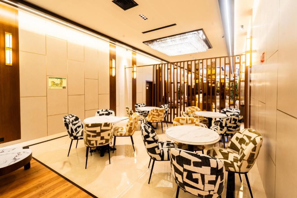 Grand Astoria Hotel