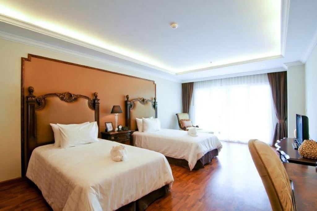 LK Miracle Suite Hotel