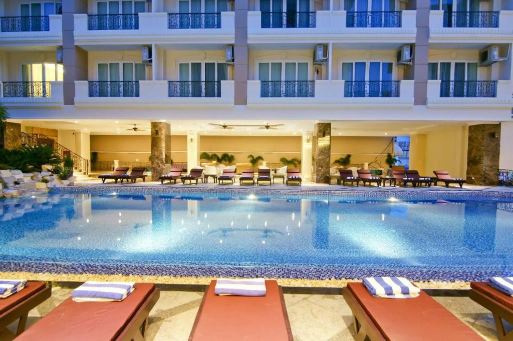 LK Miracle Suite Hotel