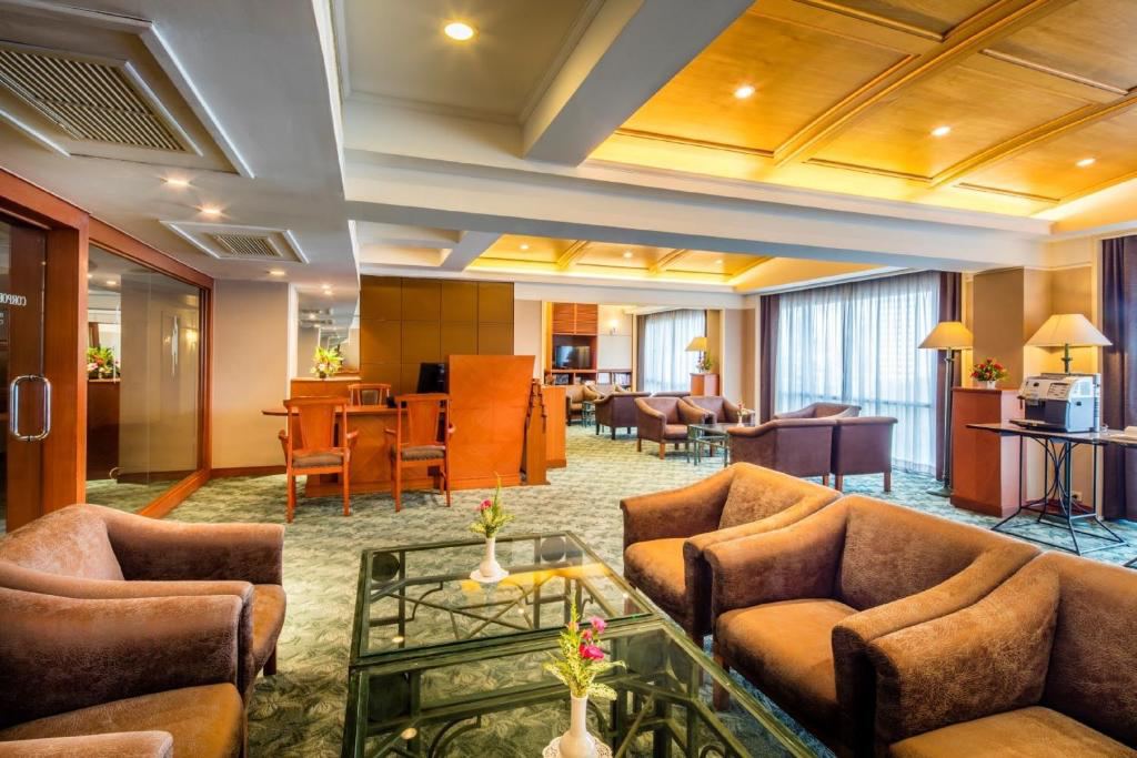Bangkok Palace Hotel