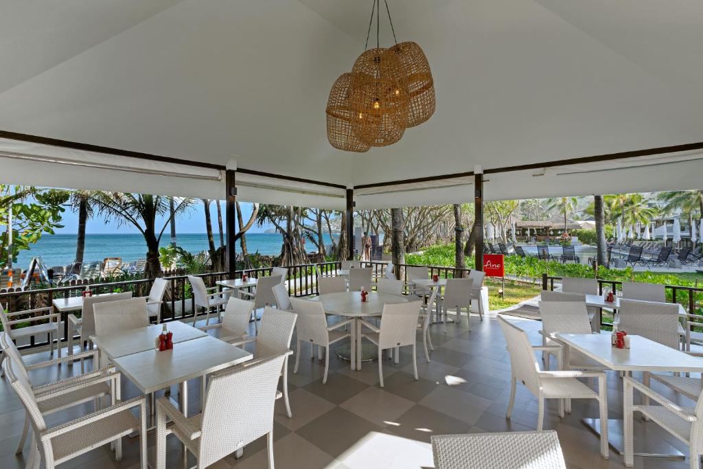 Sunwing Kamala Beach