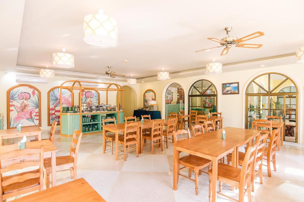 The Pineapple Hotel