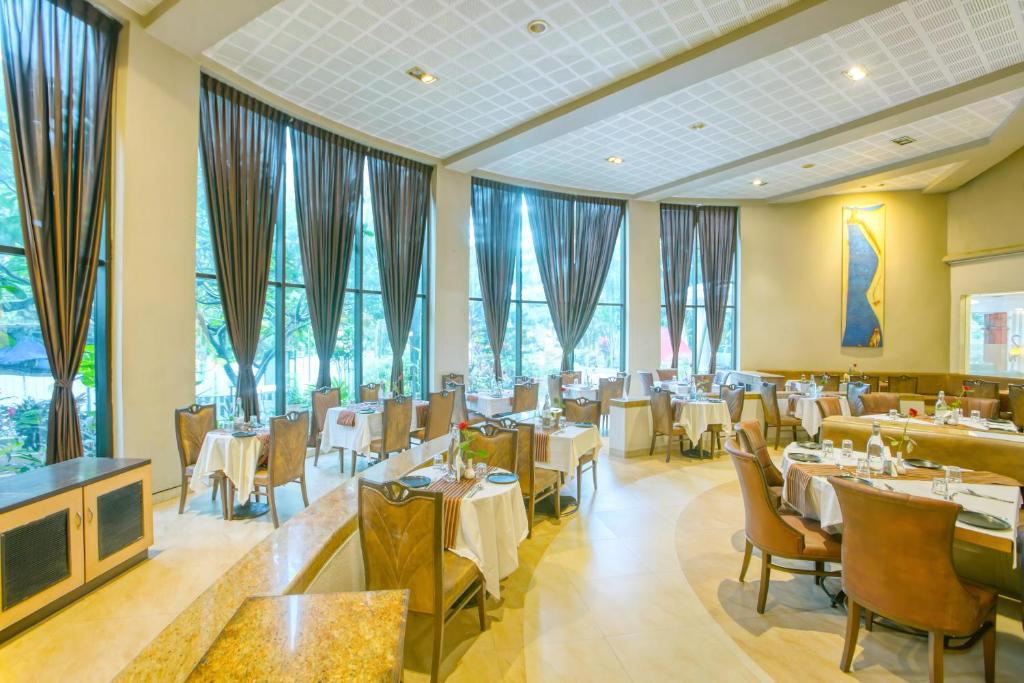 Neelam the Glitz Resort