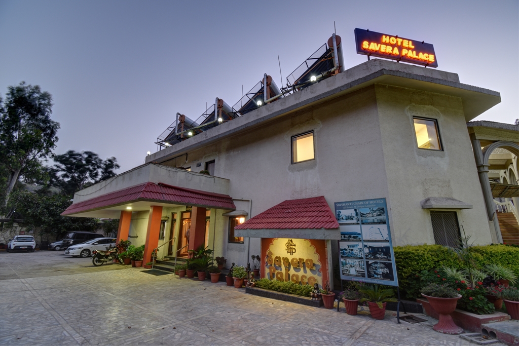 Hotel Savera Palace