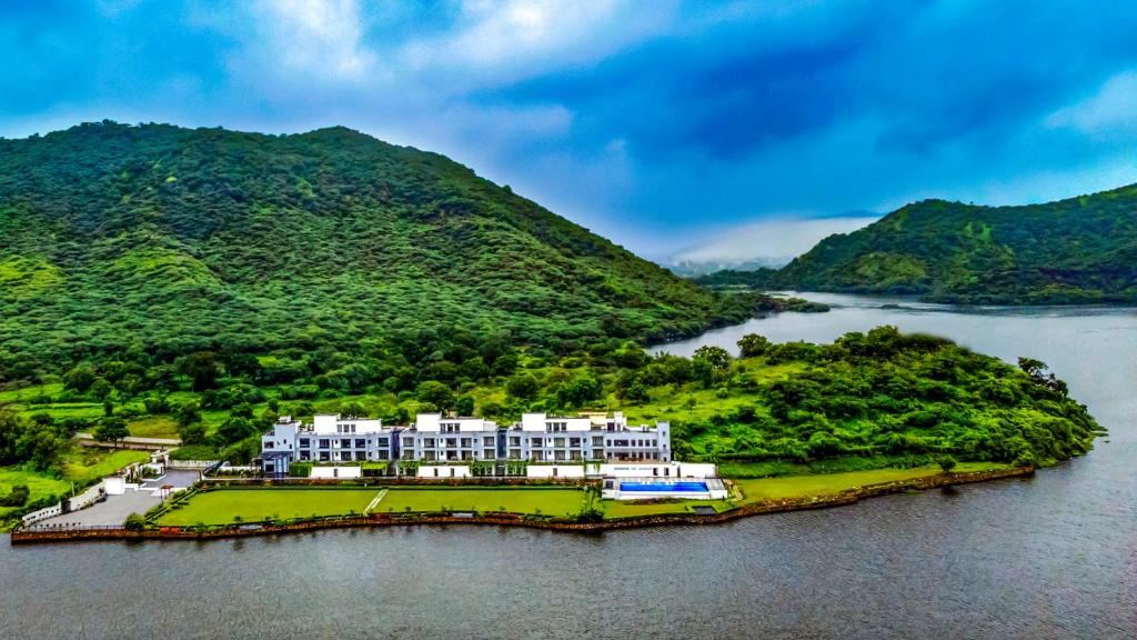 Zana Lakeview Resort Udaipur