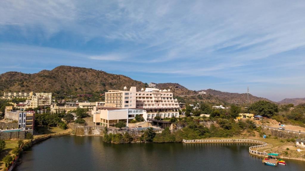 Via Lakhela Lakeview Resort & Spa