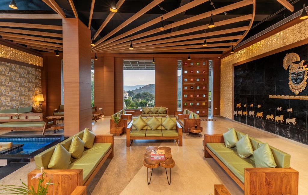 Via Lakhela Lakeview Resort & Spa