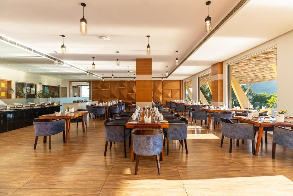 Via Lakhela Lakeview Resort & Spa
