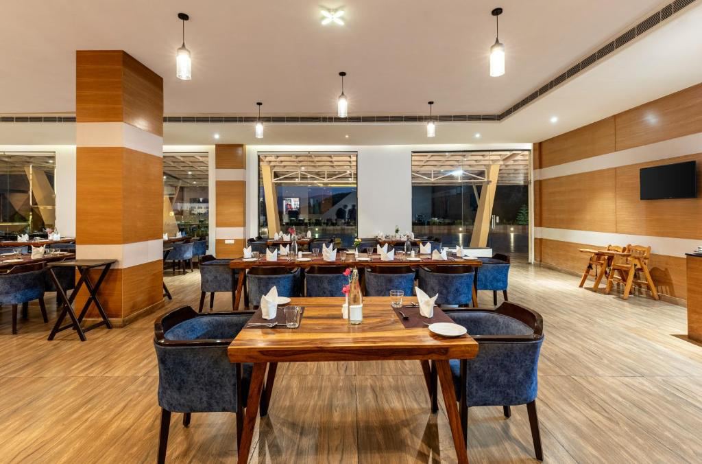 Via Lakhela Lakeview Resort & Spa