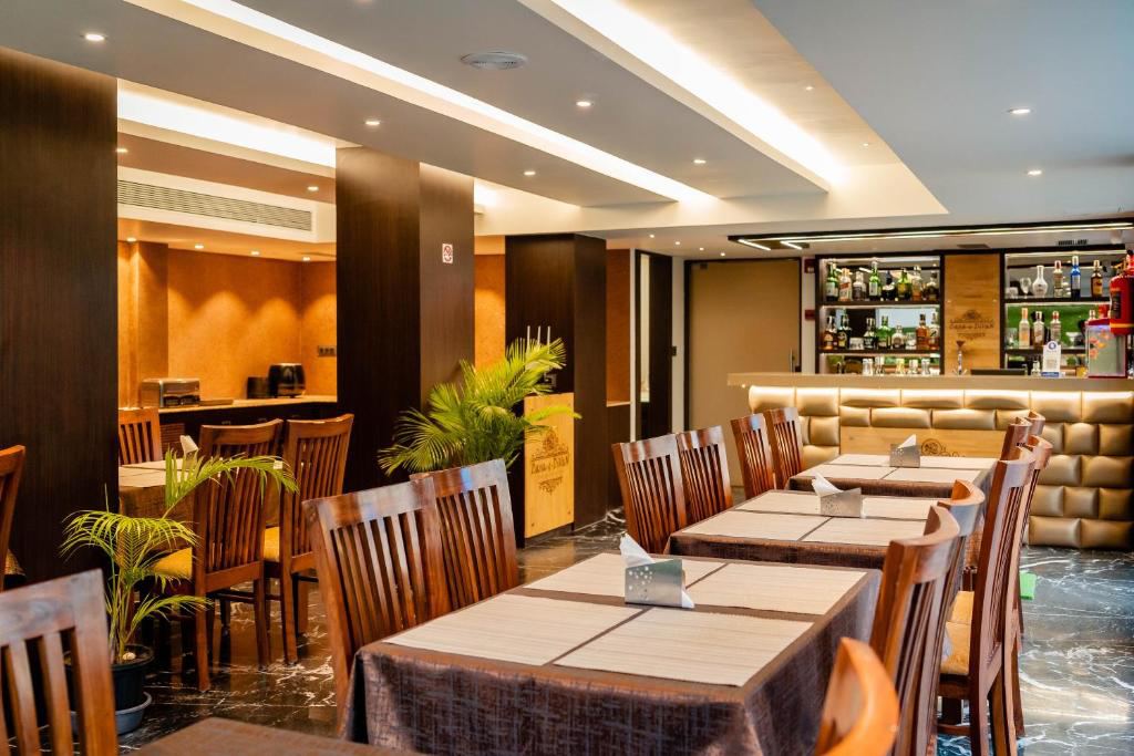 Divan Clarks Inn Hotel