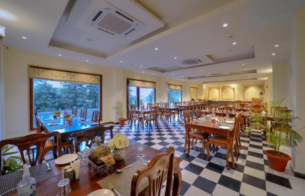 WelcomHeritage Mount Valley Resort
