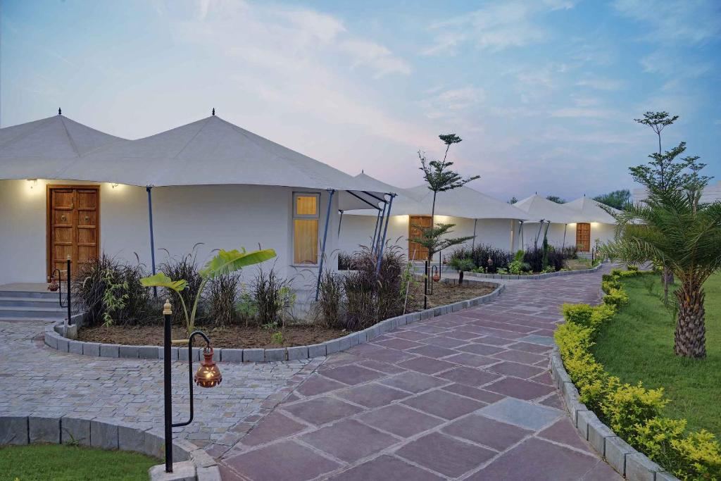 Clarks Safari Resort