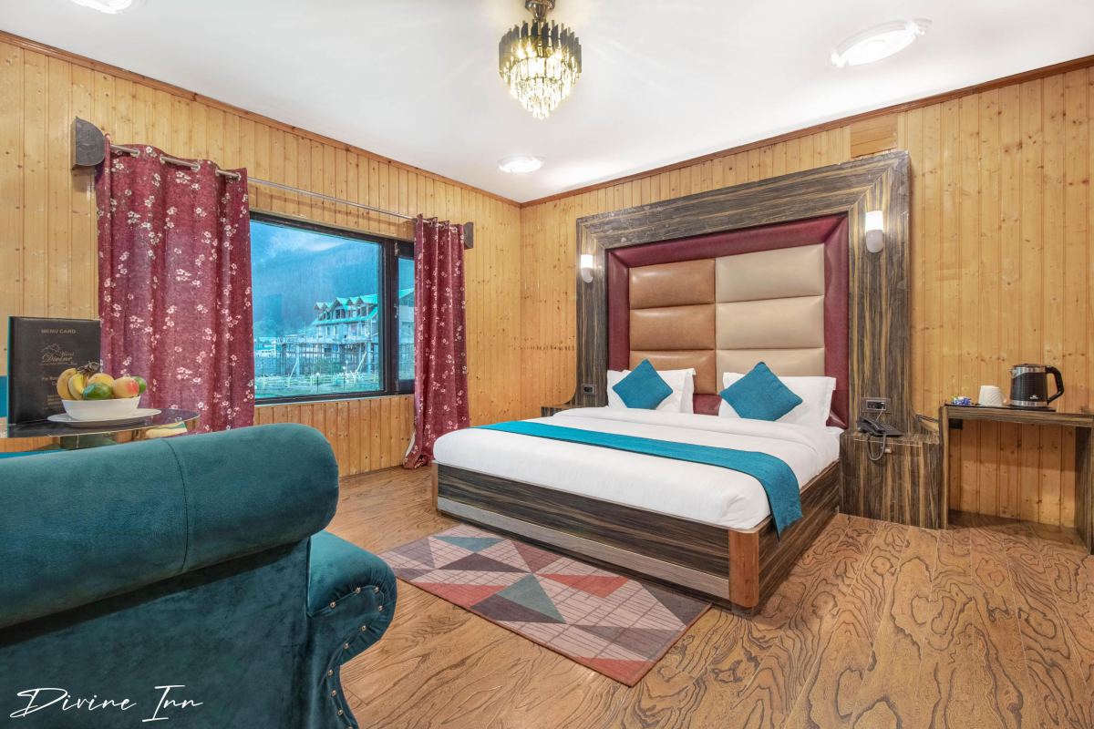 Divine Inn Hotel