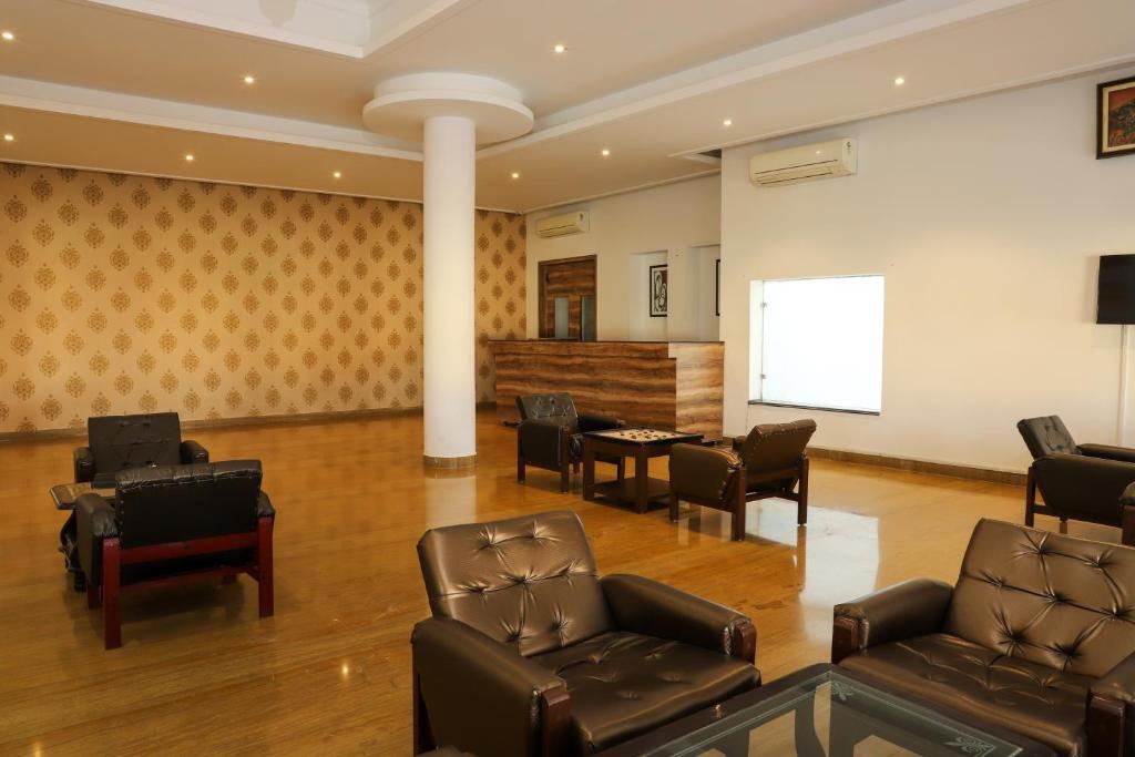 Regenta Central Mewargarh Hotel