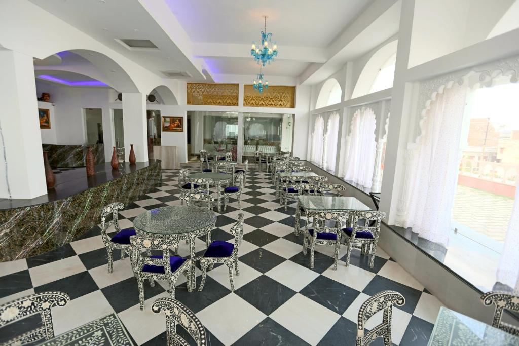 Regenta Central Mewargarh Hotel