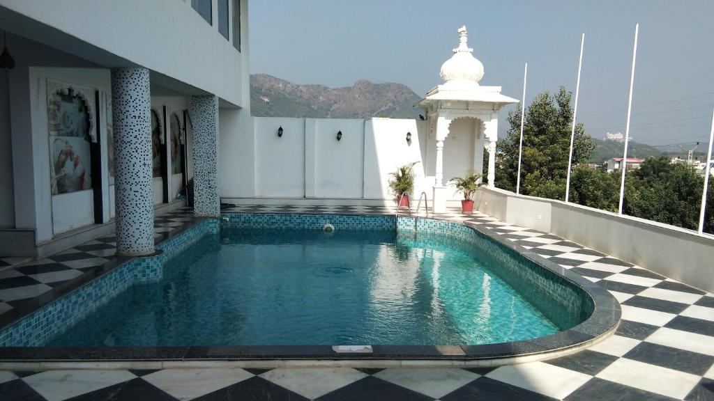 Regenta Central Mewargarh Hotel