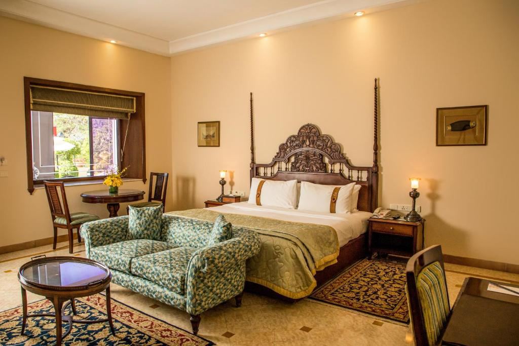 The Lalit Laxmi Vilas Palace