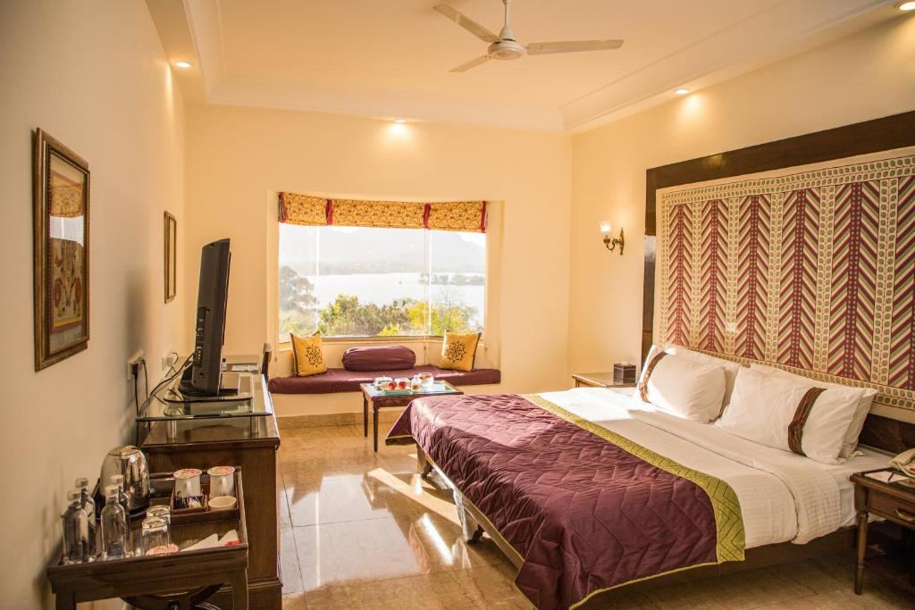 The Lalit Laxmi Vilas Palace