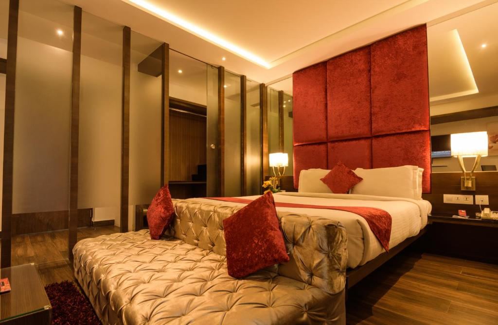 Roopa Elite Hotel