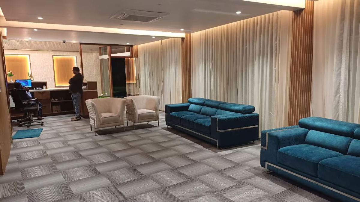 IJ Crowne Hotel