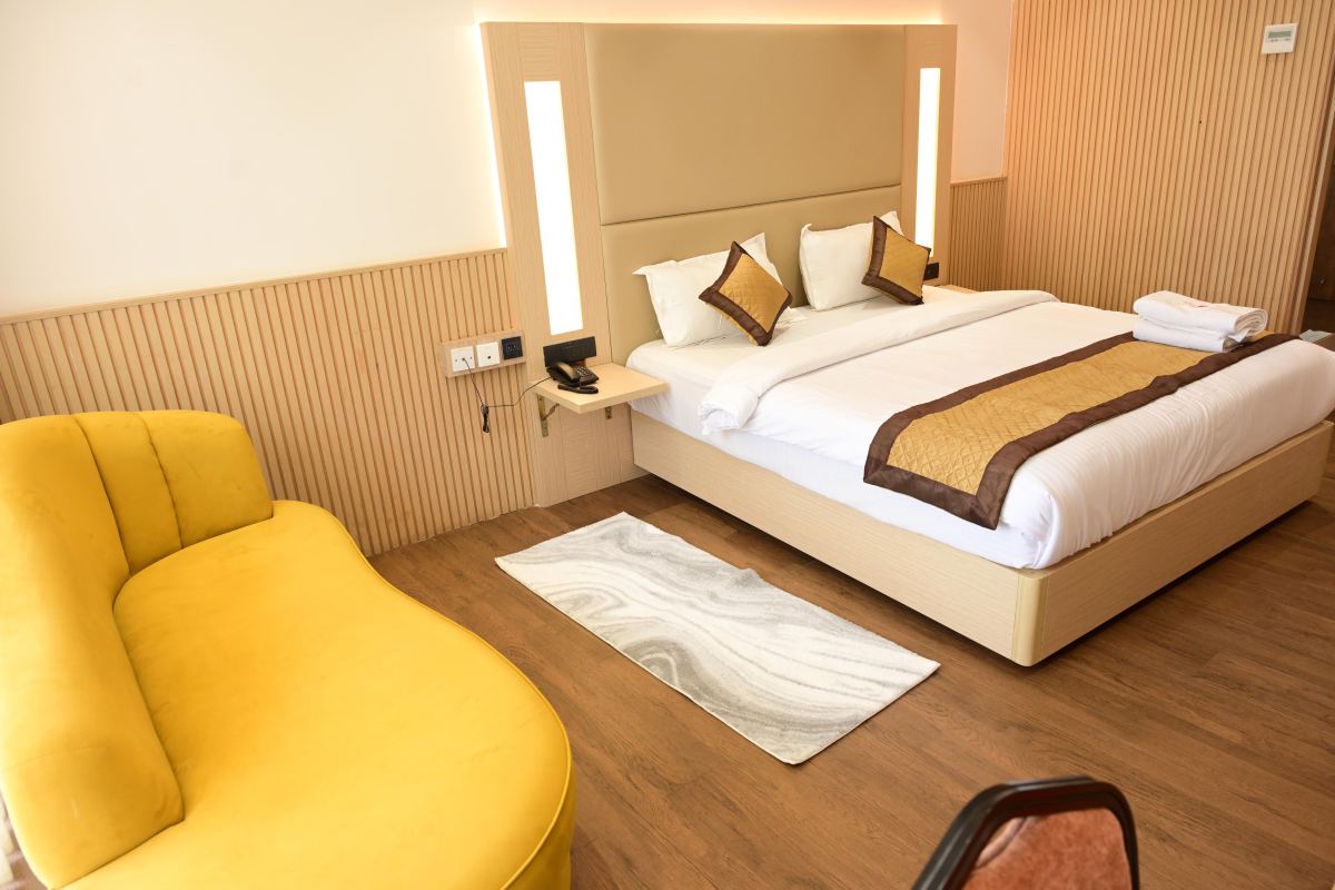 IJ Crowne Hotel