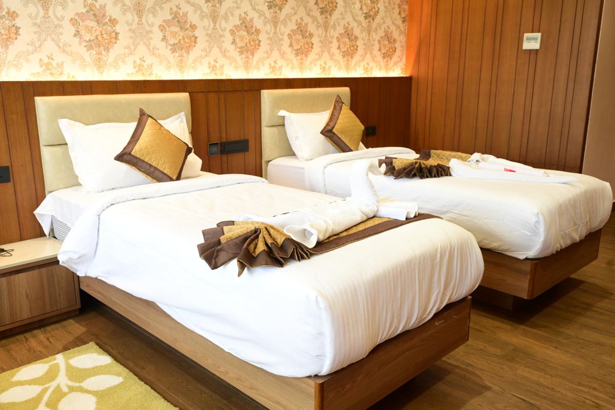 IJ Crowne Hotel
