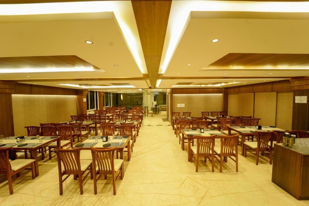 Yuvraj Le Royale Hotel
