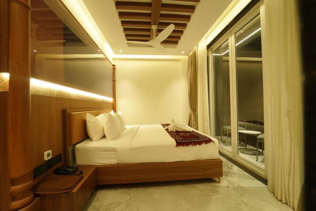 Yuvraj Le Royale Hotel