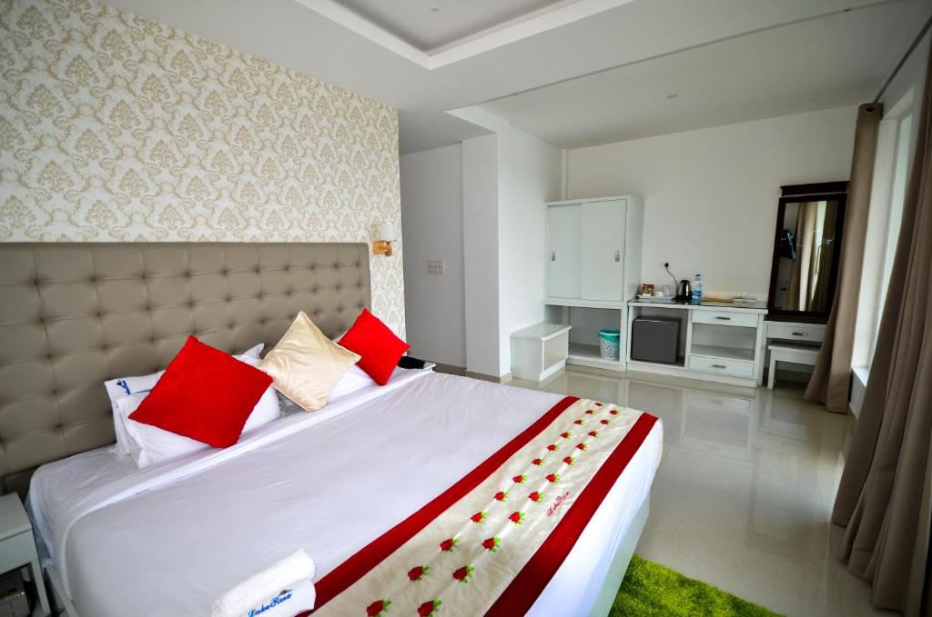 LakeRose Resort