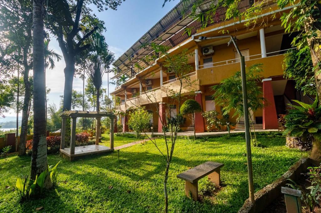 Karapuzha Village Resort