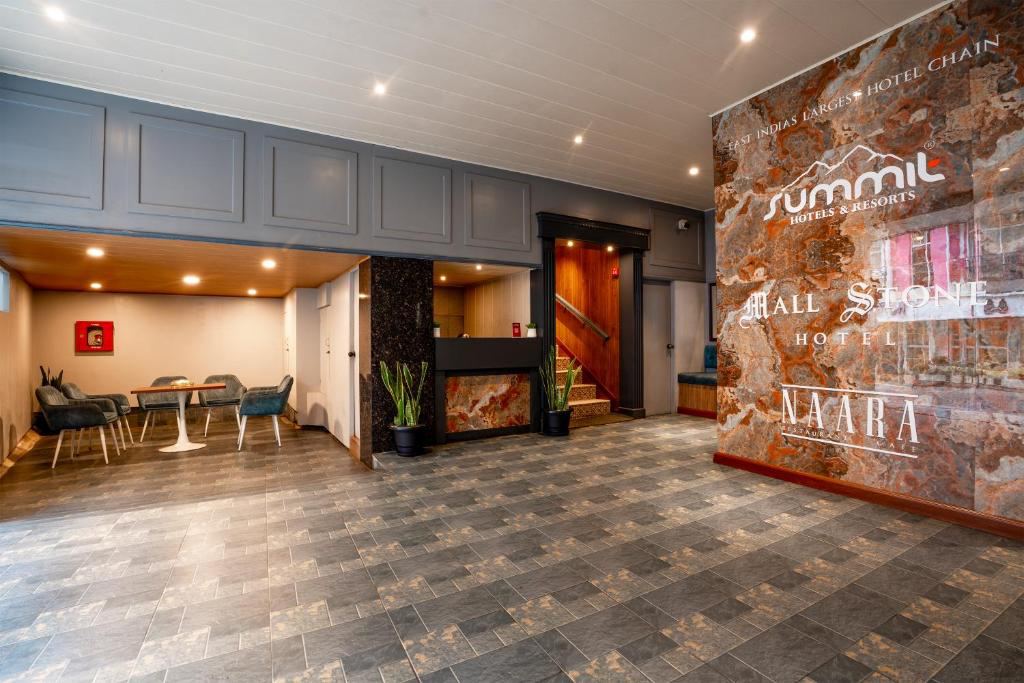 Summit Mall Stone Hotel