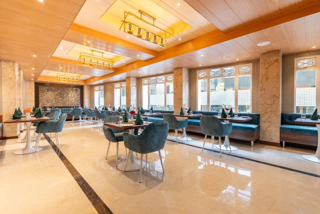 Summit Mall Stone Hotel
