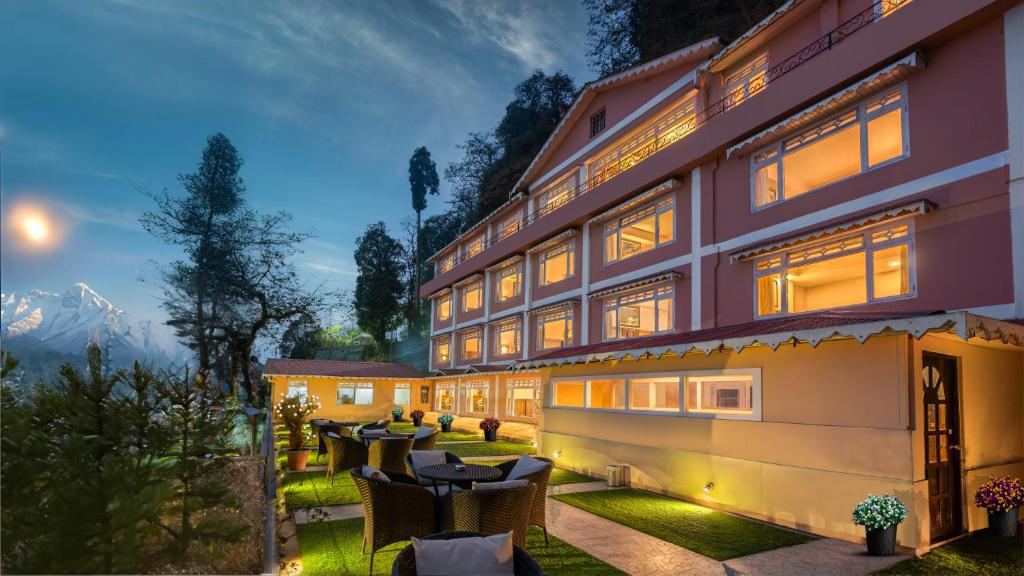 Summit Oakden Resort & Spa