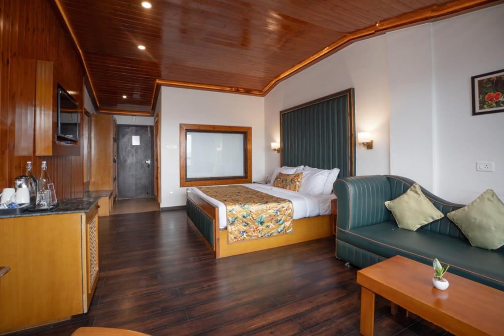 Summit North Star Hotel