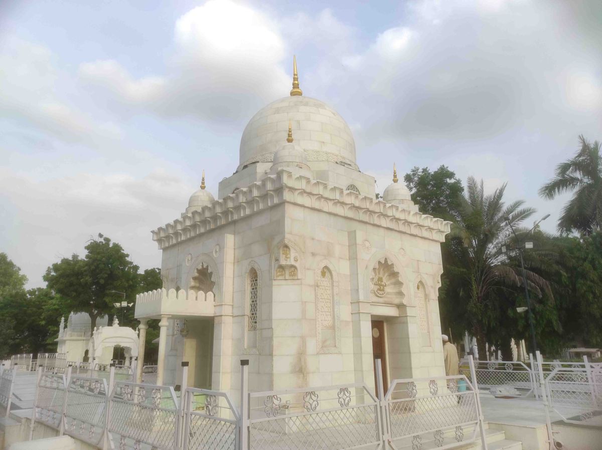 Mazar e Qutbi