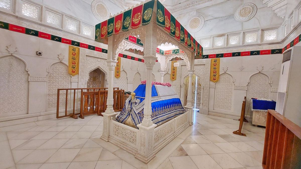 Mazar E Fakhri